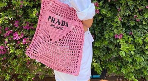 Una bellissima Chiara Ferragni con la borsa di Prada 